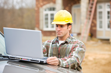 construction-worker-with-laptop-300x199